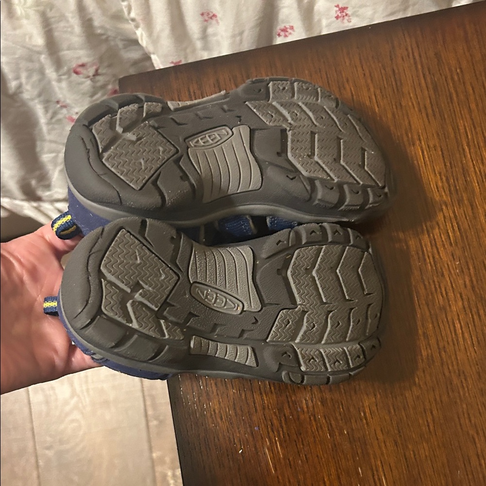 Keen Kids Navy and Gray Sandals - Picture 5 of 6